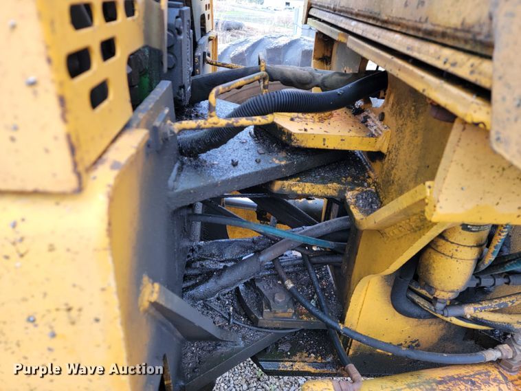 image for item JL9529 1988 John Deere 670B  motor grader