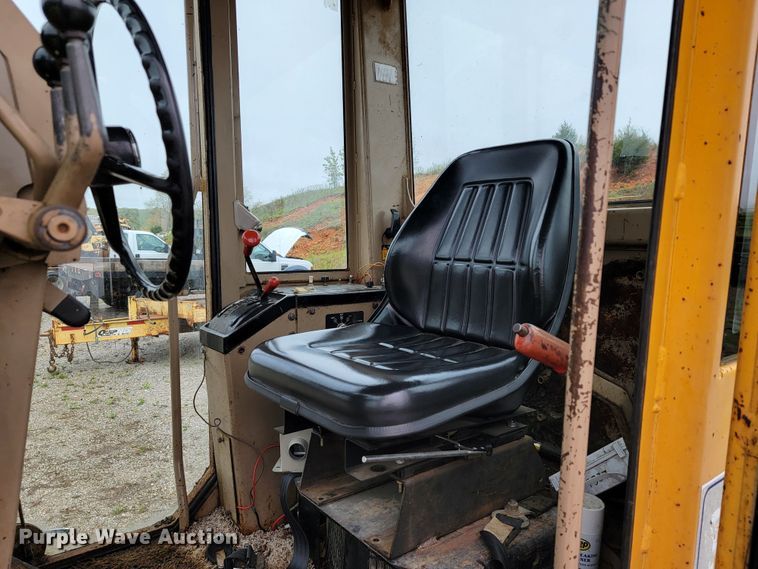 image for item JL9529 1988 John Deere 670B  motor grader