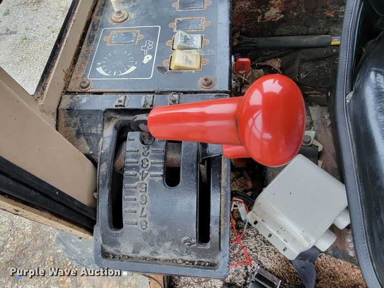 image for item JL9529 1988 John Deere 670B  motor grader