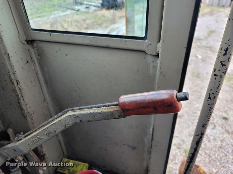 image for item JL9529 1988 John Deere 670B  motor grader