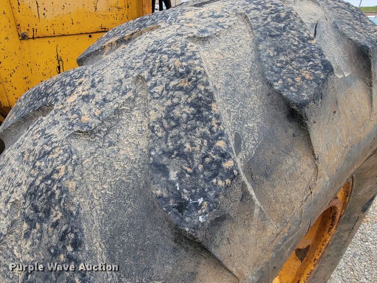 image for item JL9529 1988 John Deere 670B  motor grader