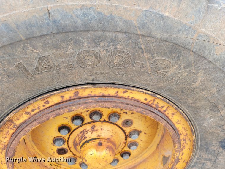 image for item JL9529 1988 John Deere 670B  motor grader