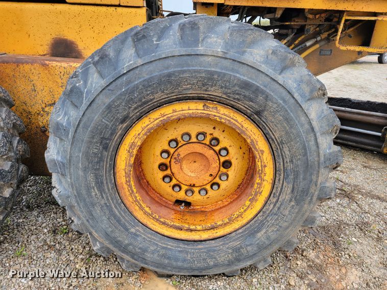 image for item JL9529 1988 John Deere 670B  motor grader