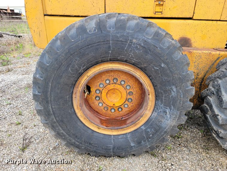 image for item JL9529 1988 John Deere 670B  motor grader