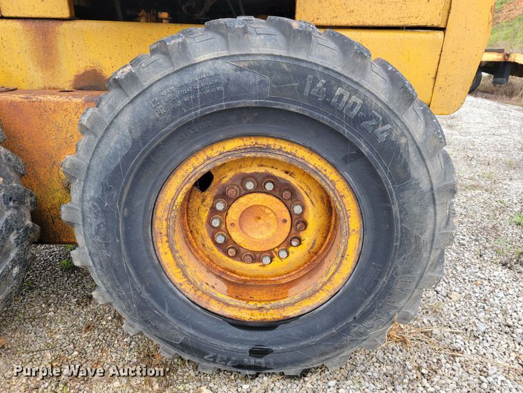 image for item JL9529 1988 John Deere 670B  motor grader