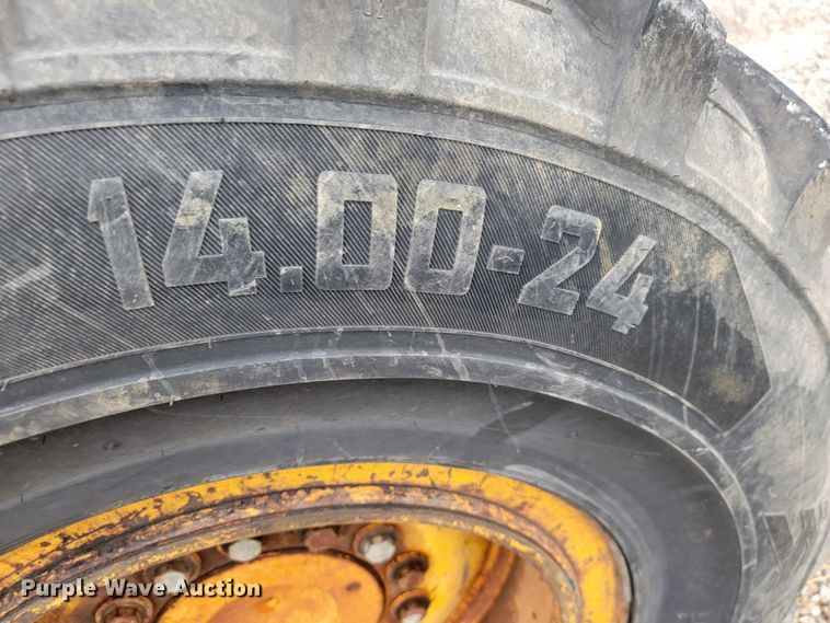 image for item JL9529 1988 John Deere 670B  motor grader