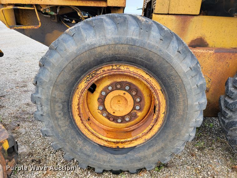 image for item JL9529 1988 John Deere 670B  motor grader