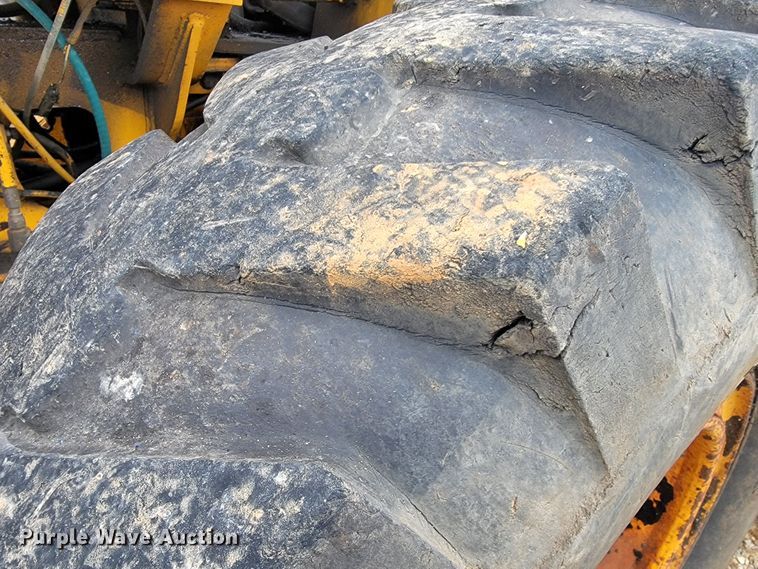 image for item JL9529 1988 John Deere 670B  motor grader