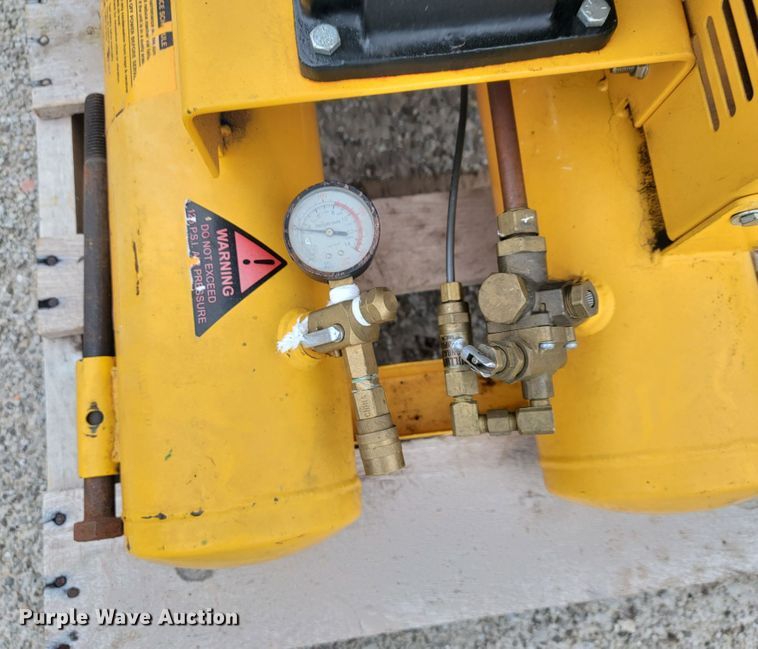 image for item JL9535 Titan TAC-2T  air compressor