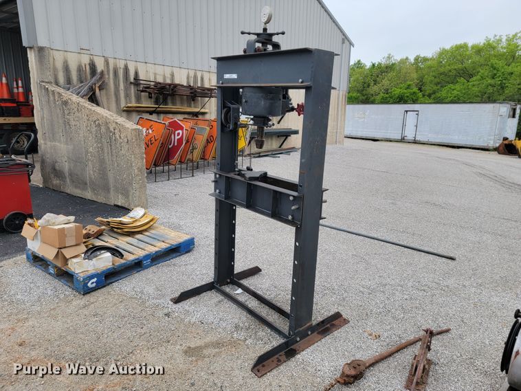 image for item JL9544 Dake 7001  hydraulic press