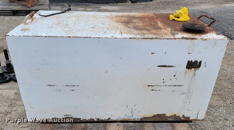 image for item JL9551 Auxiliary fuel tank