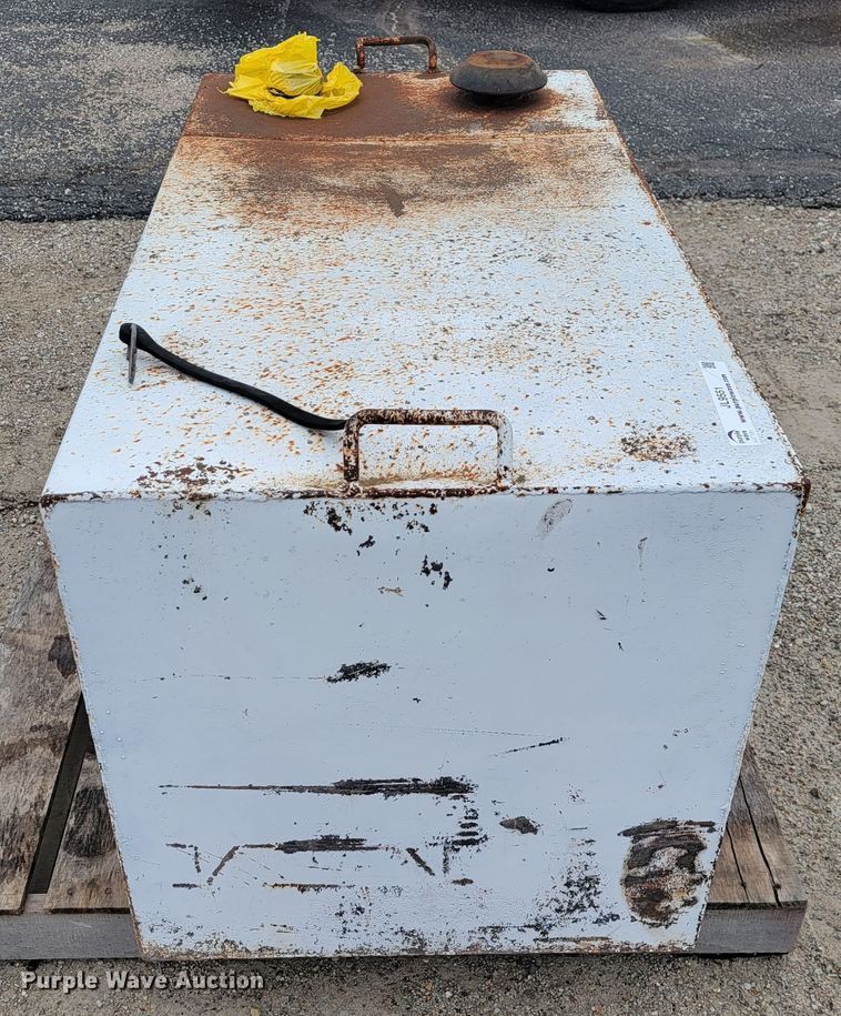 image for item JL9551 Auxiliary fuel tank