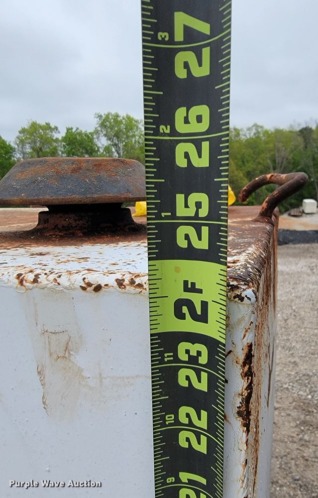 image for item JL9551 Auxiliary fuel tank