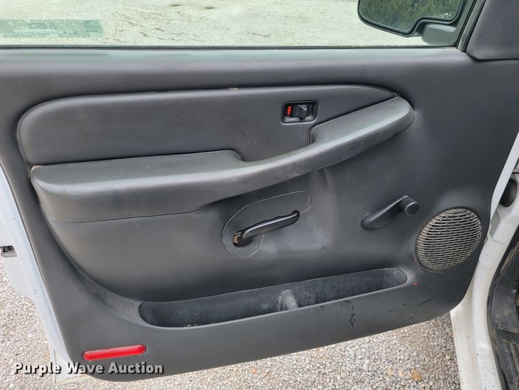 image for item JL9558 2005 Chevrolet Silverado 1500  pickup truck