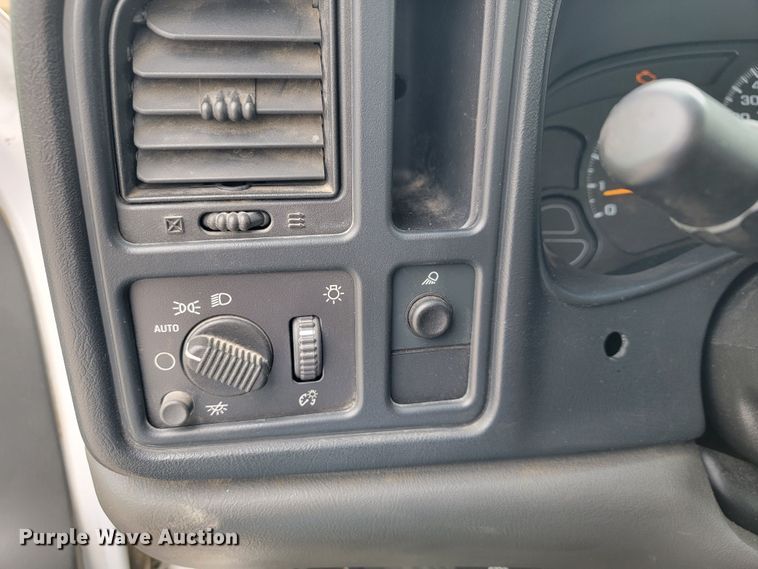 image for item JL9558 2005 Chevrolet Silverado 1500  pickup truck