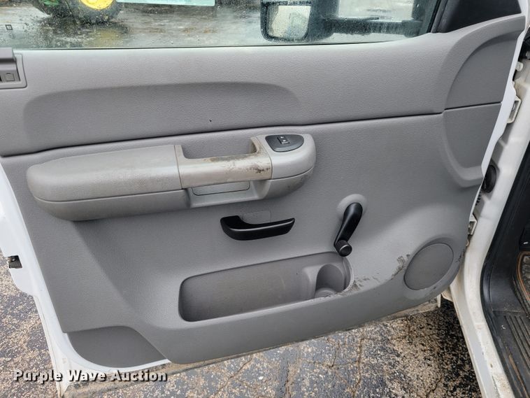 image for item JL9561 2008 Chevrolet Silverado 1500  Crew Cab pickup truck