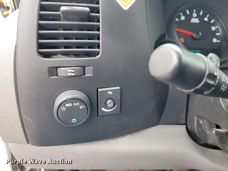 image for item JL9561 2008 Chevrolet Silverado 1500  Crew Cab pickup truck