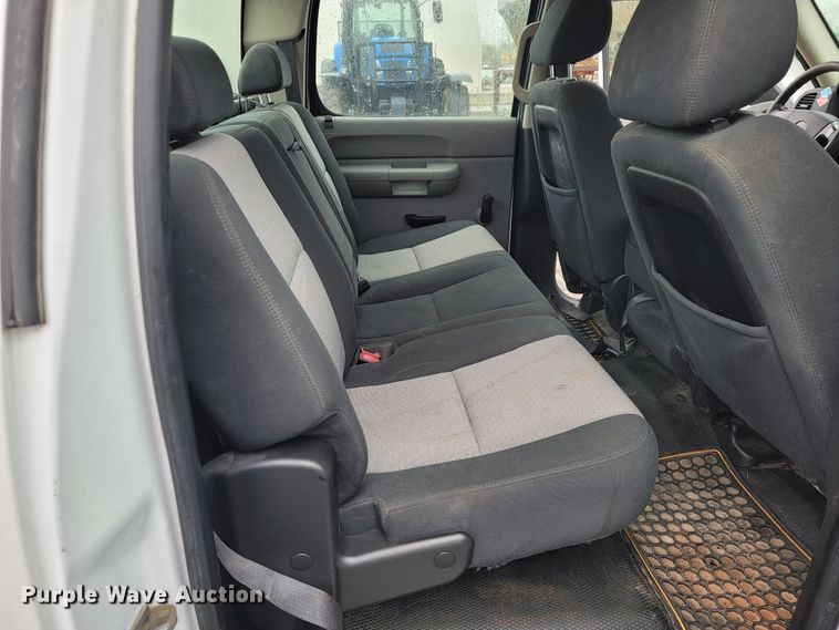 image for item JL9561 2008 Chevrolet Silverado 1500  Crew Cab pickup truck