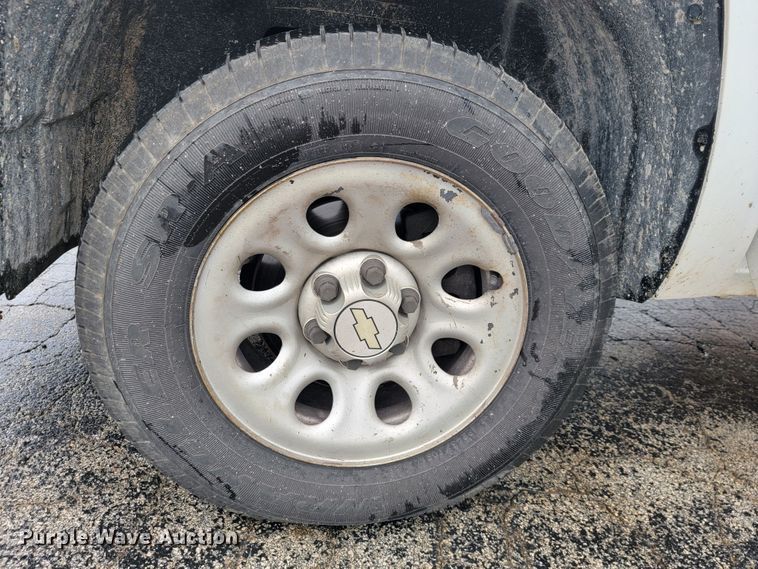 image for item JL9561 2008 Chevrolet Silverado 1500  Crew Cab pickup truck