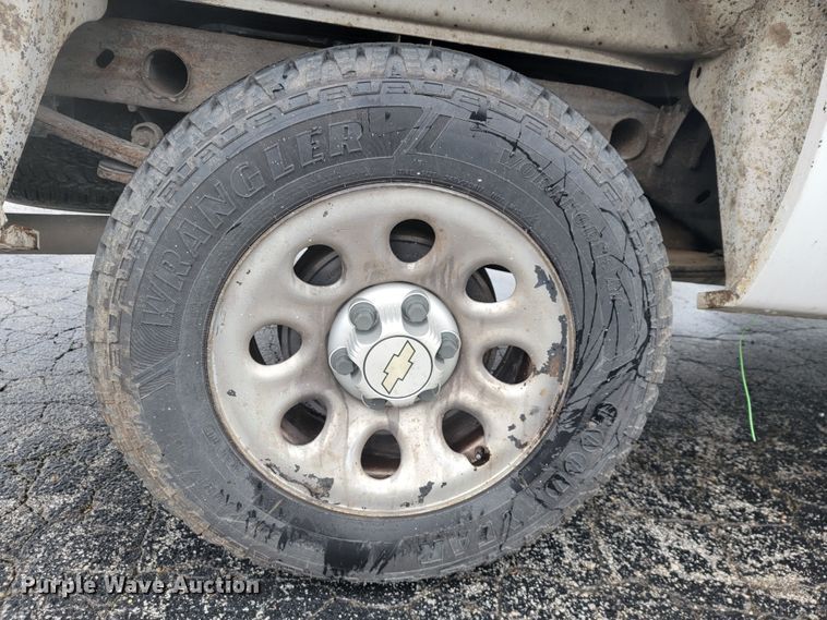 image for item JL9561 2008 Chevrolet Silverado 1500  Crew Cab pickup truck