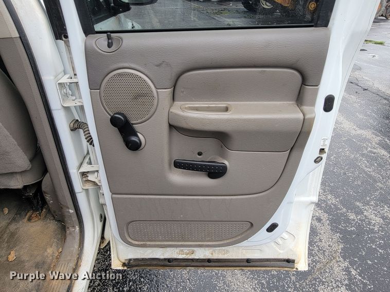 image for item JL9563 2004 Dodge Ram 1500  Quad Cab pickup truck