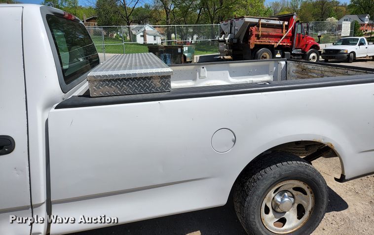 image for item KE9698 2001 Ford F150 XL  pickup truck