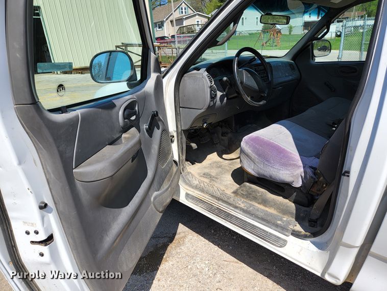 image for item KE9698 2001 Ford F150 XL  pickup truck