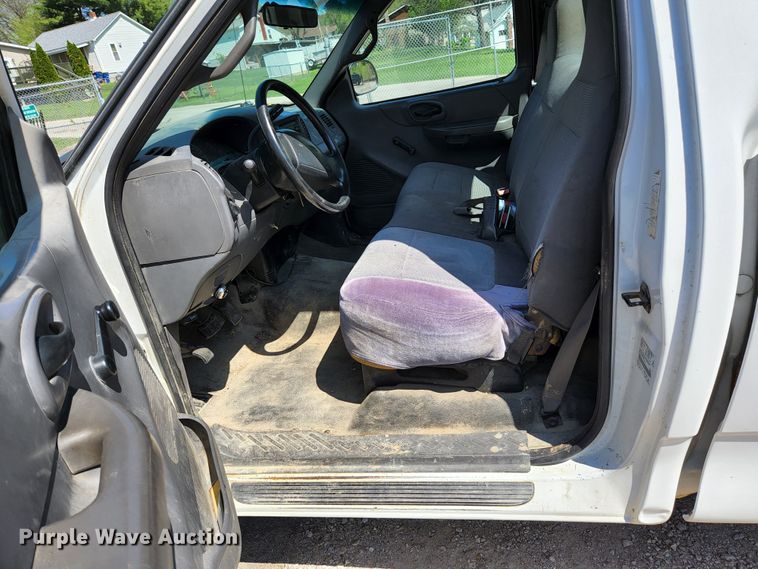 image for item KE9698 2001 Ford F150 XL  pickup truck