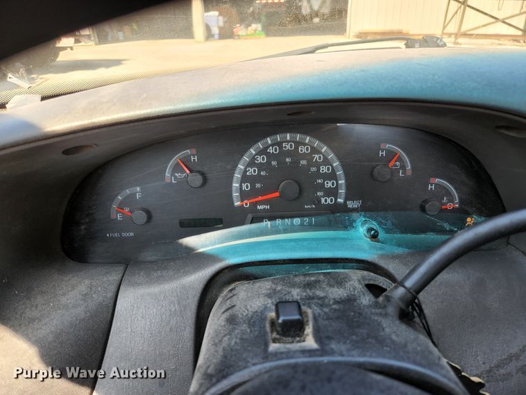 image for item KE9698 2001 Ford F150 XL  pickup truck