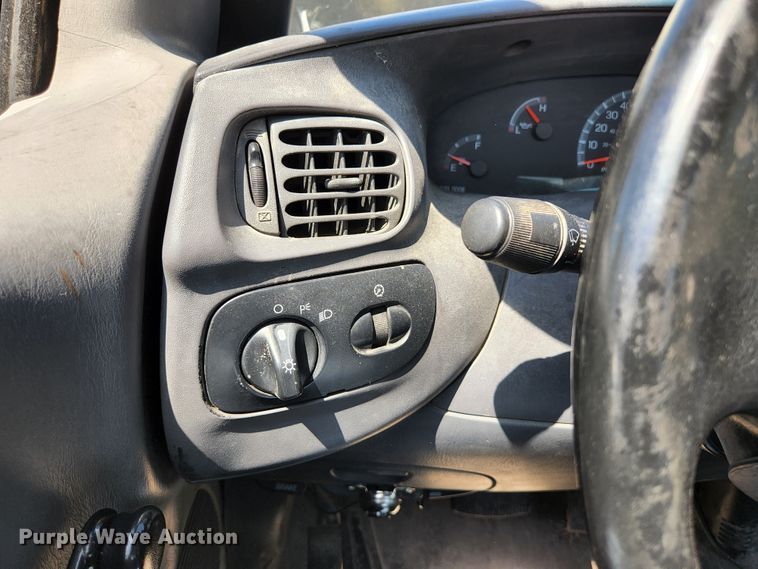 image for item KE9698 2001 Ford F150 XL  pickup truck