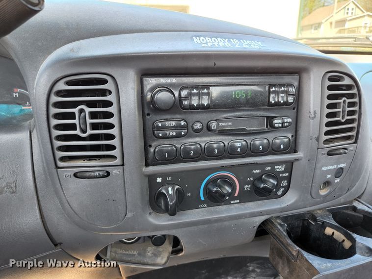 image for item KE9698 2001 Ford F150 XL  pickup truck