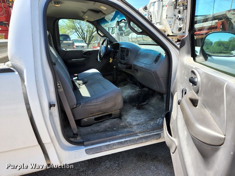 image for item KE9698 2001 Ford F150 XL  pickup truck