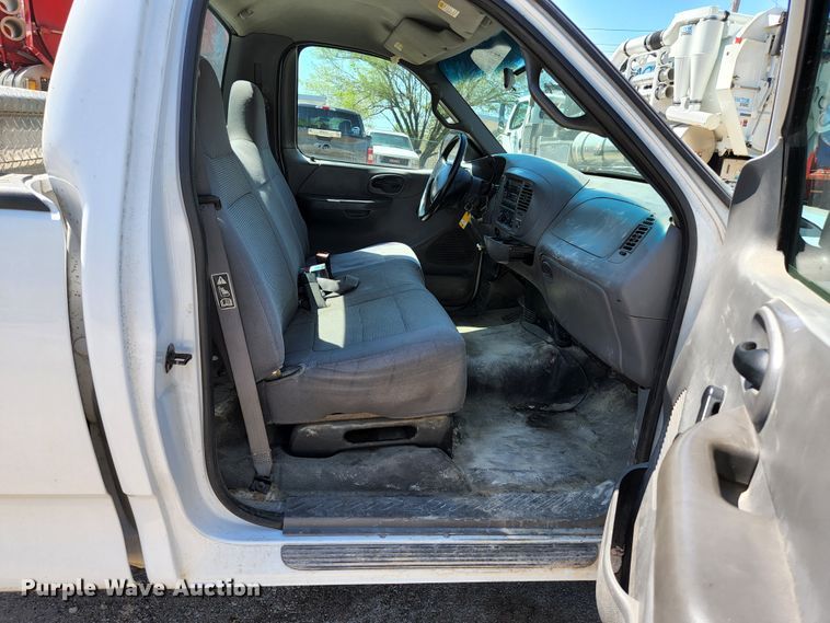 image for item KE9698 2001 Ford F150 XL  pickup truck