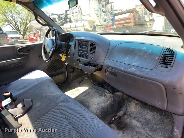 image for item KE9698 2001 Ford F150 XL  pickup truck