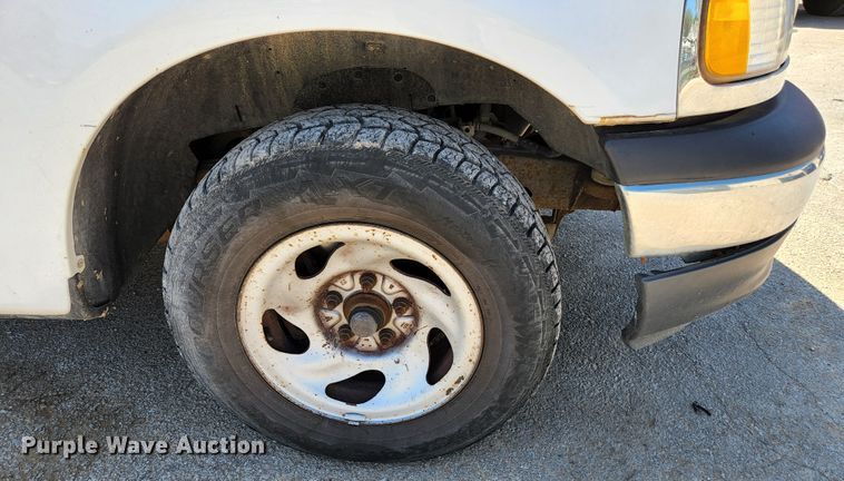 image for item KE9698 2001 Ford F150 XL  pickup truck