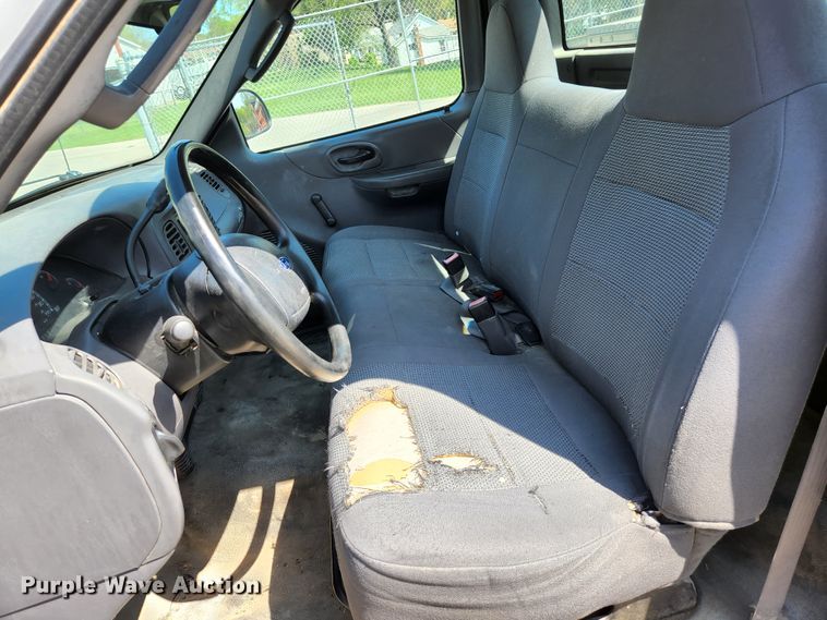 image for item KE9701 2003 Ford F150 XL  pickup truck