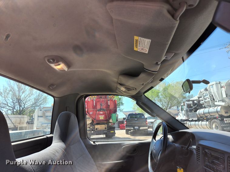 image for item KE9701 2003 Ford F150 XL  pickup truck