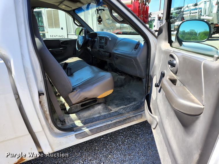 image for item KE9702 2001 Ford F150 XL  pickup truck