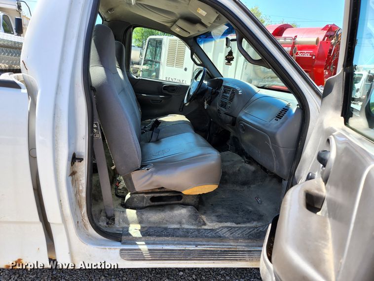 image for item KE9702 2001 Ford F150 XL  pickup truck