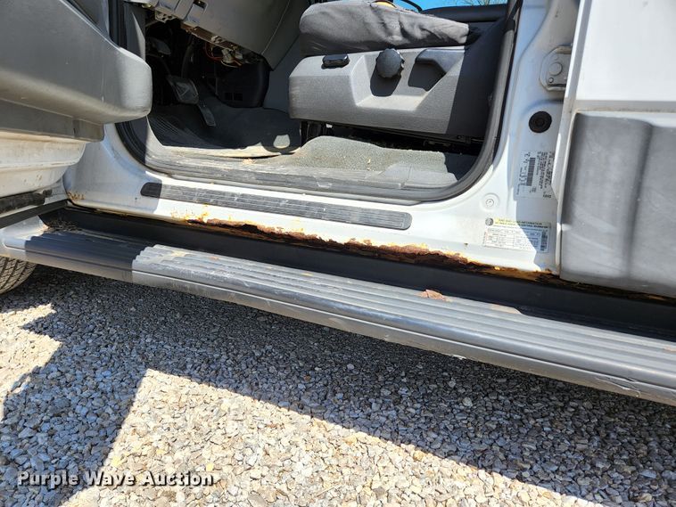 image for item KE9707 2004 Ford Expedition XLT  SUV