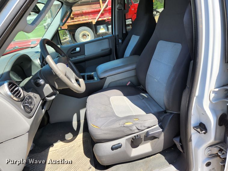 image for item KE9707 2004 Ford Expedition XLT  SUV