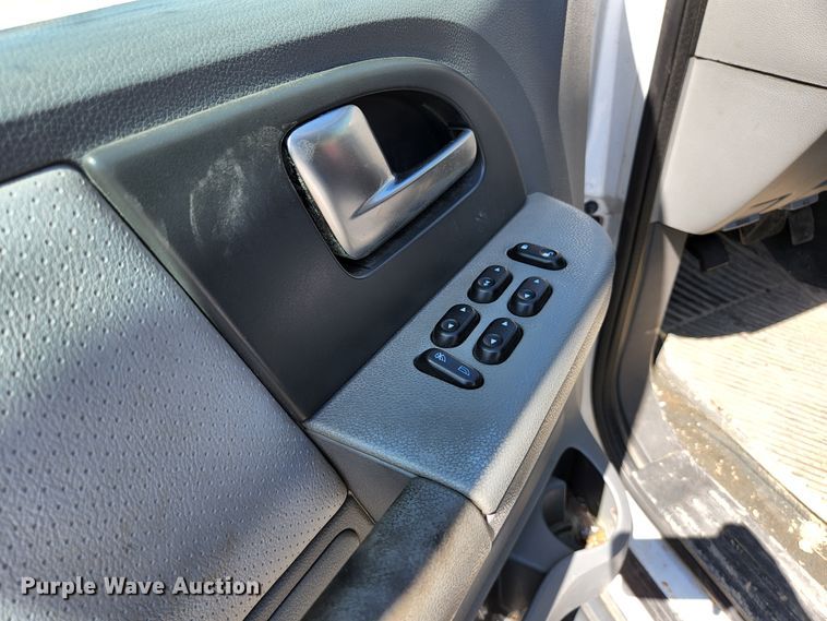 image for item KE9707 2004 Ford Expedition XLT  SUV