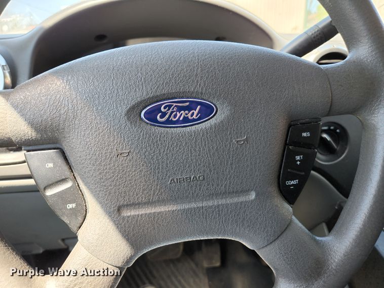 image for item KE9707 2004 Ford Expedition XLT  SUV