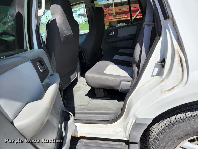 image for item KE9707 2004 Ford Expedition XLT  SUV