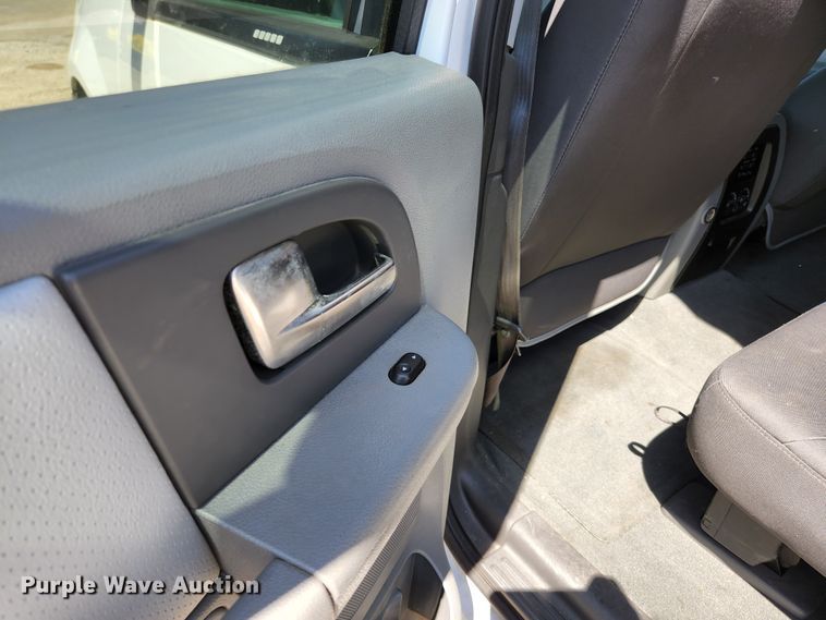 image for item KE9707 2004 Ford Expedition XLT  SUV