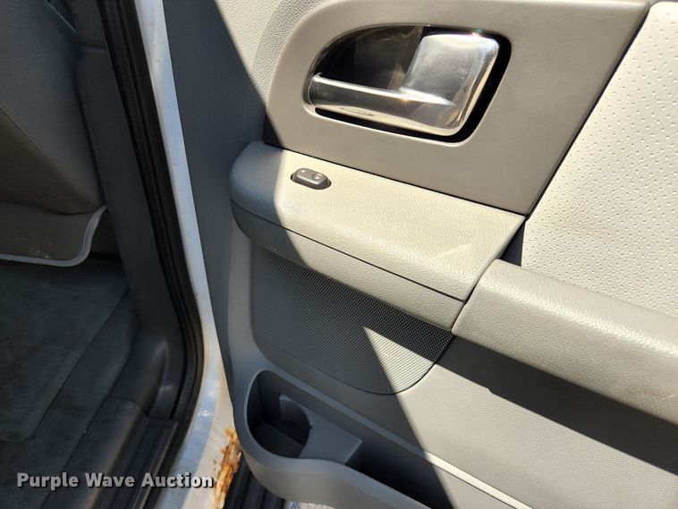 image for item KE9707 2004 Ford Expedition XLT  SUV