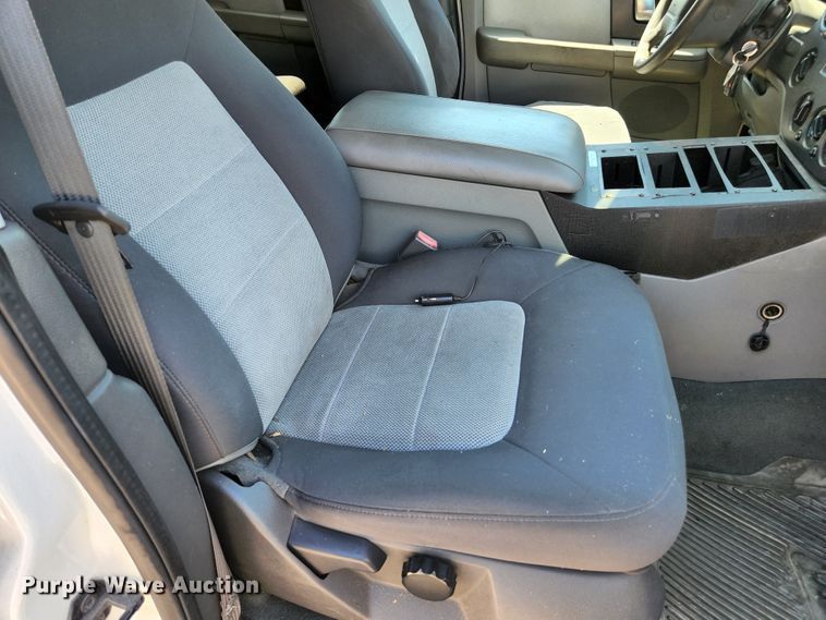 image for item KE9707 2004 Ford Expedition XLT  SUV