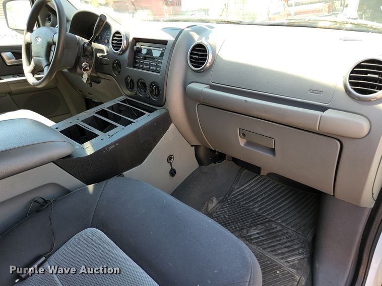 image for item KE9707 2004 Ford Expedition XLT  SUV
