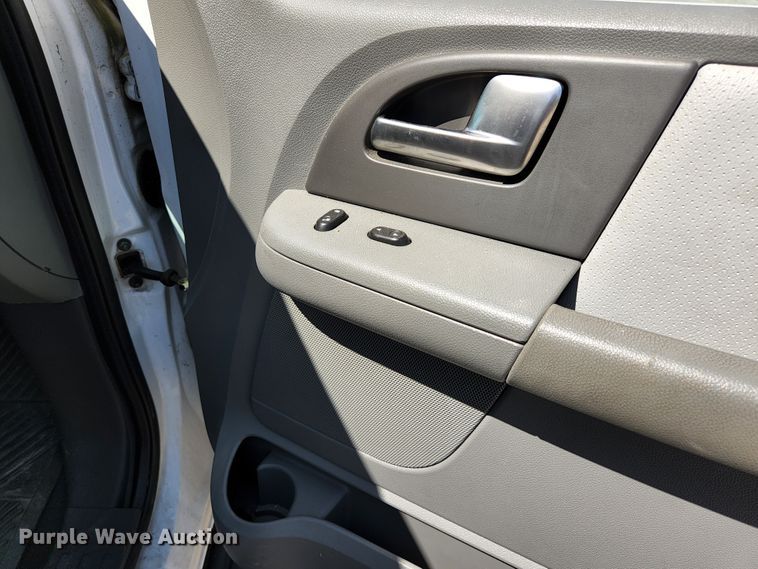 image for item KE9707 2004 Ford Expedition XLT  SUV
