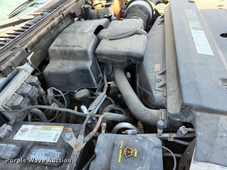 image for item KE9707 2004 Ford Expedition XLT  SUV